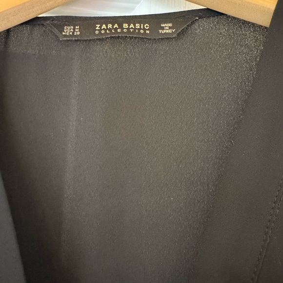 Zara Black V-Neck Sleeveless Blouse - Picture 3 of 3